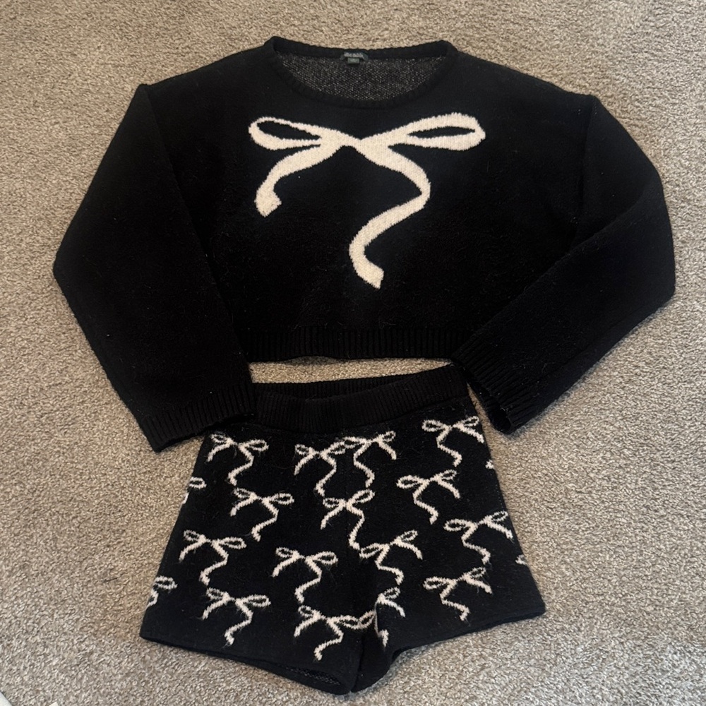 wild fable Black Crewneck Sweater & Bow-Print Shorts Set - Black/Cream